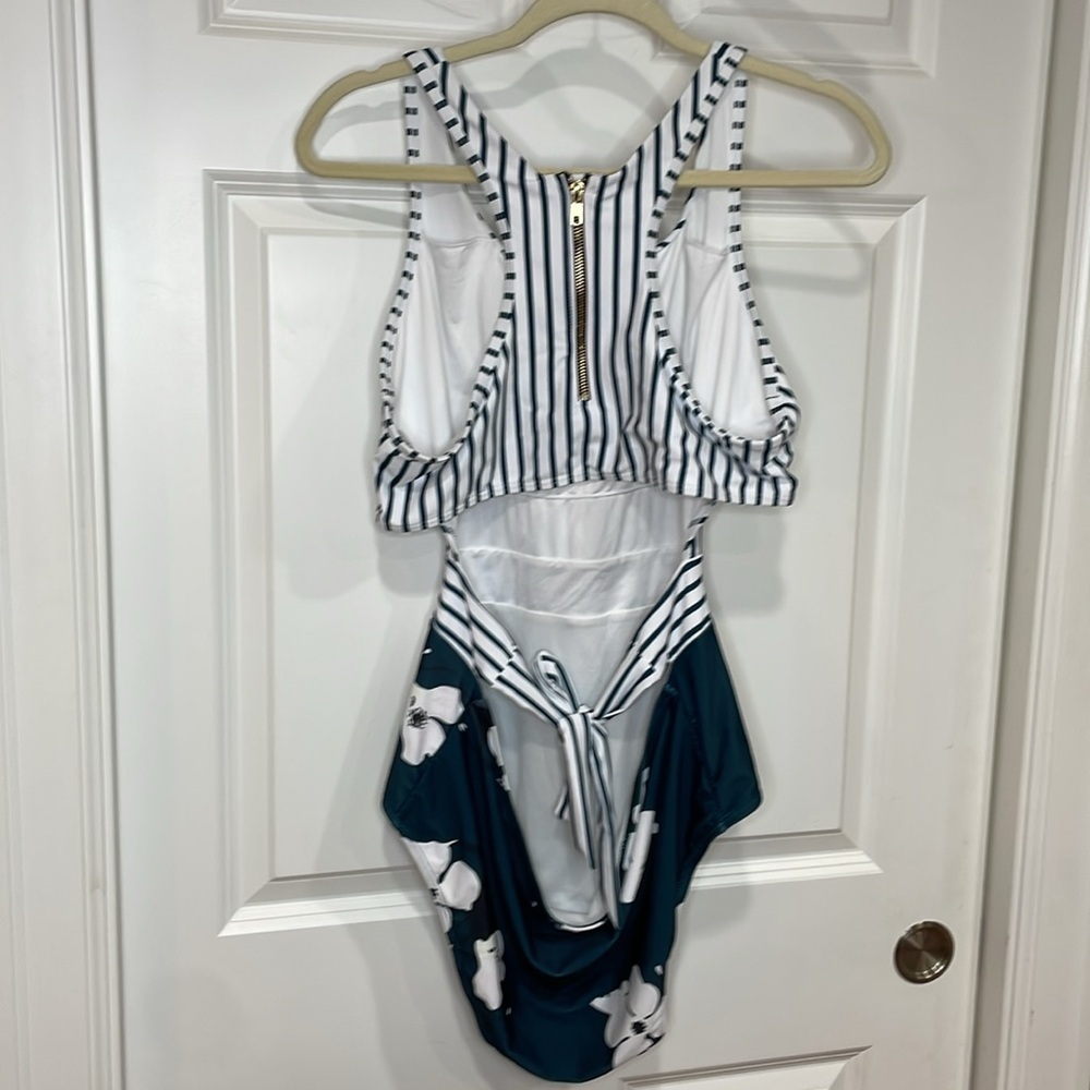 Stripped Floral One Piece Swimsuit Size XXL White Green Zip Tie Back - Picture 8 of 15